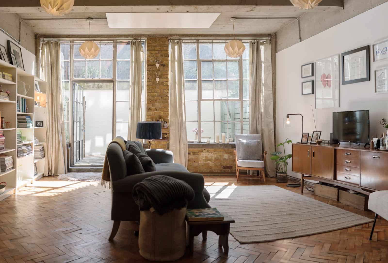 London Fields E9 - An attractive apartment in a former shoe factory with industrial features - The Location Guys