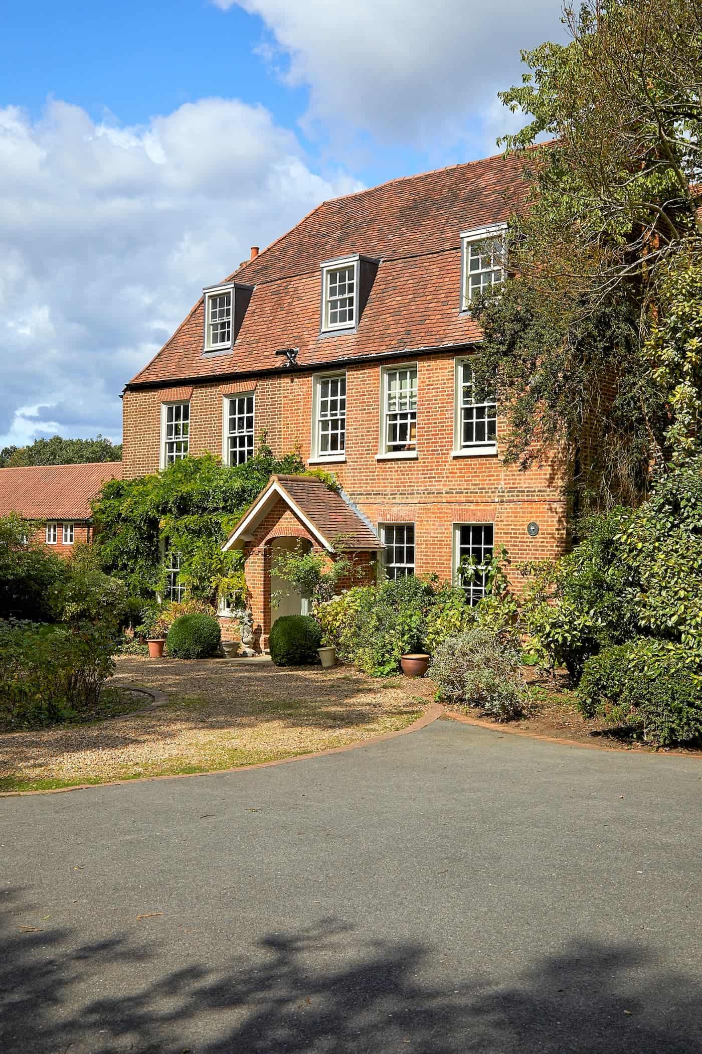 Cheam-Park-SM3 Farmhouse Location - The Location Guys