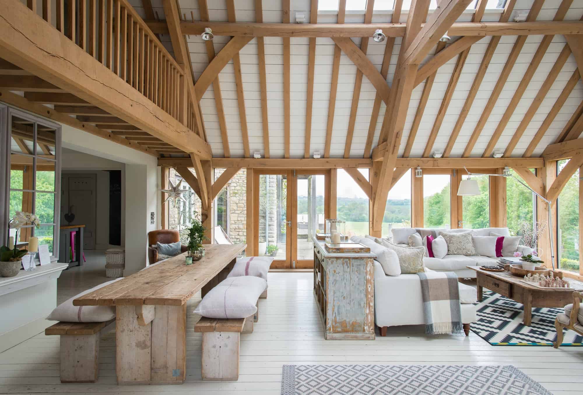 Springhill Lodge OX7 - A large country home built from Cotswold stone with a contemporary oak framed barn attached. Surrounded by countryside - The Location Guys