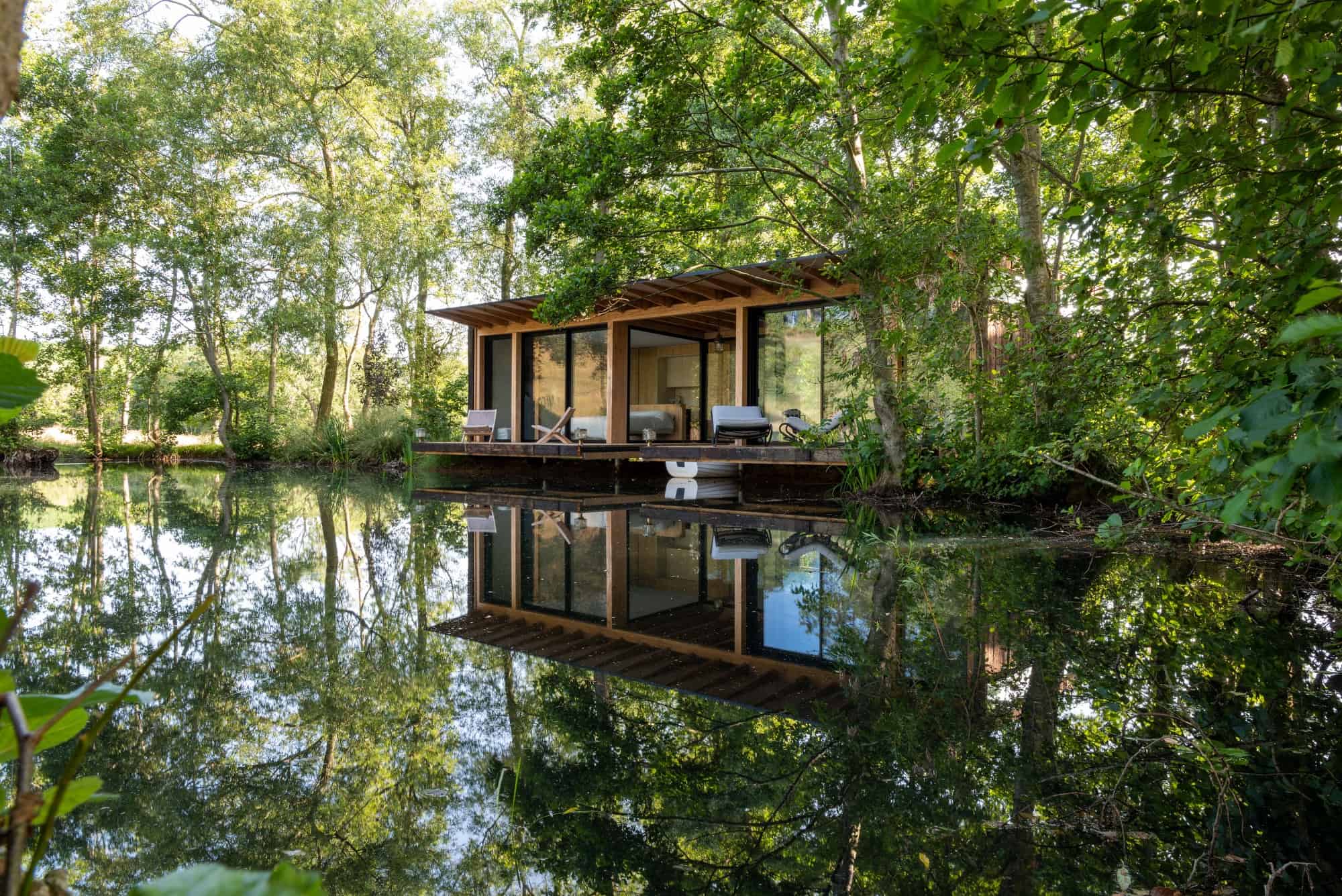 The Lakehouse OX15 - An incredible contemporary boathouse on a lake within 100 acres of Cotswolds countryside. Available for photography and filming - The Location Guys