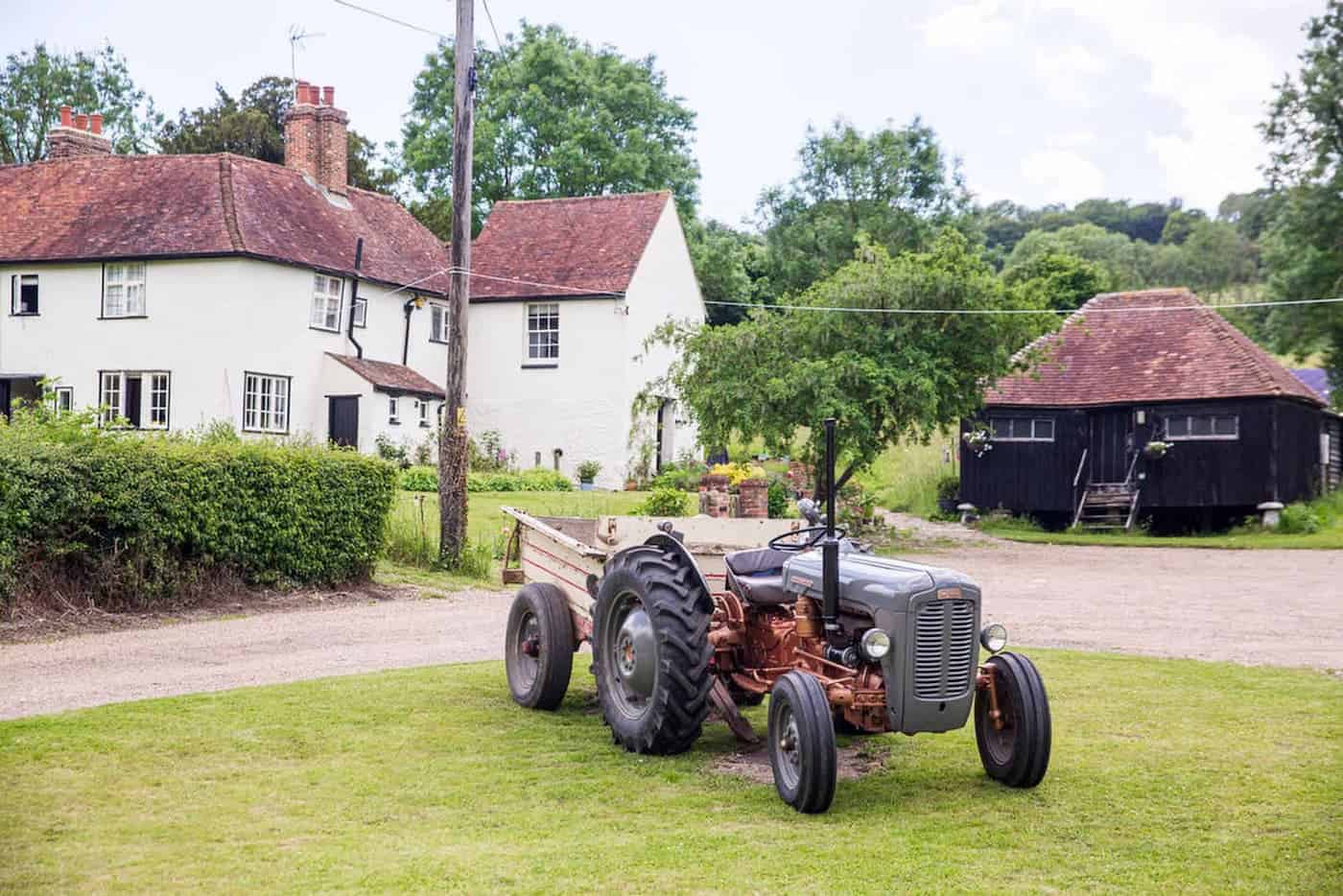 Stunning Photo Shoot Locations at Lavender Fields Kent - The Location Guys