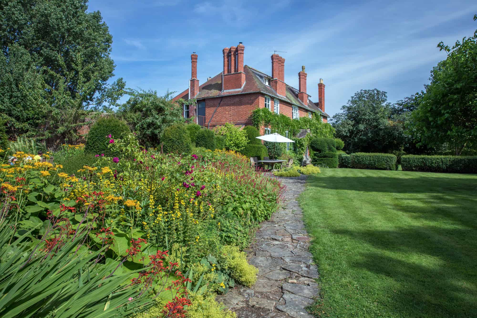 South Lawn SY8 - A traditional farmhouse with curated interiors. Set in five acres of beautifully designed gardens - The Location Guys